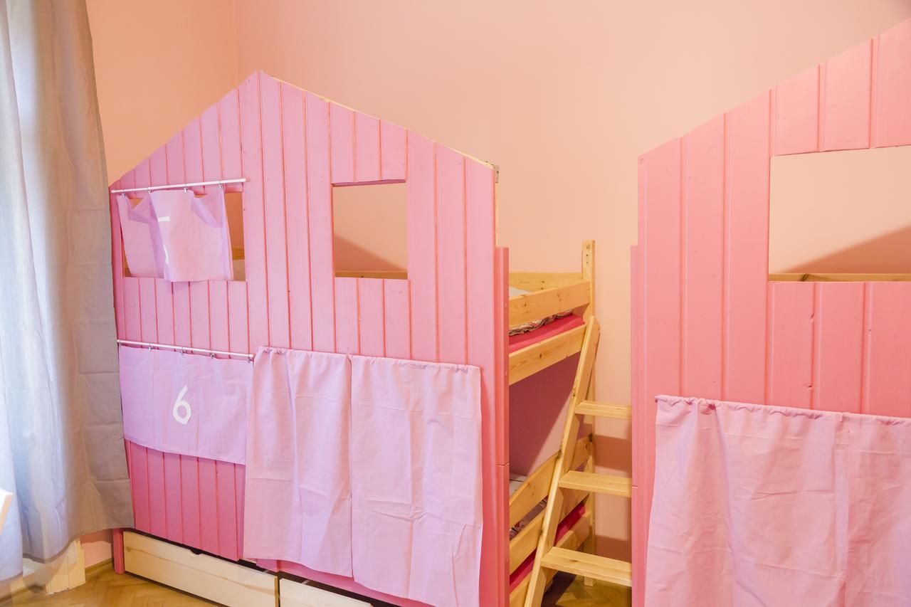 Ping House Hostal *
