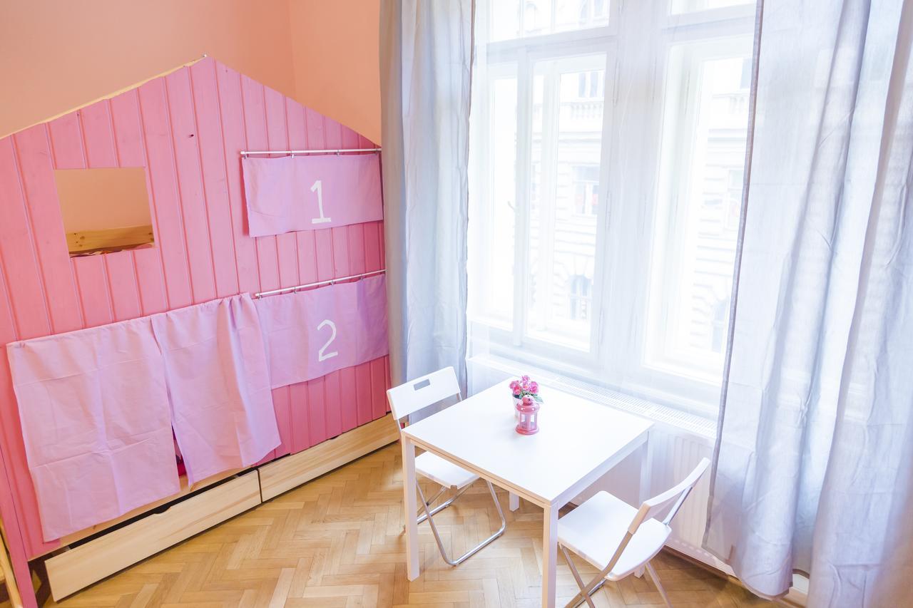 Ping House Hostel Prag